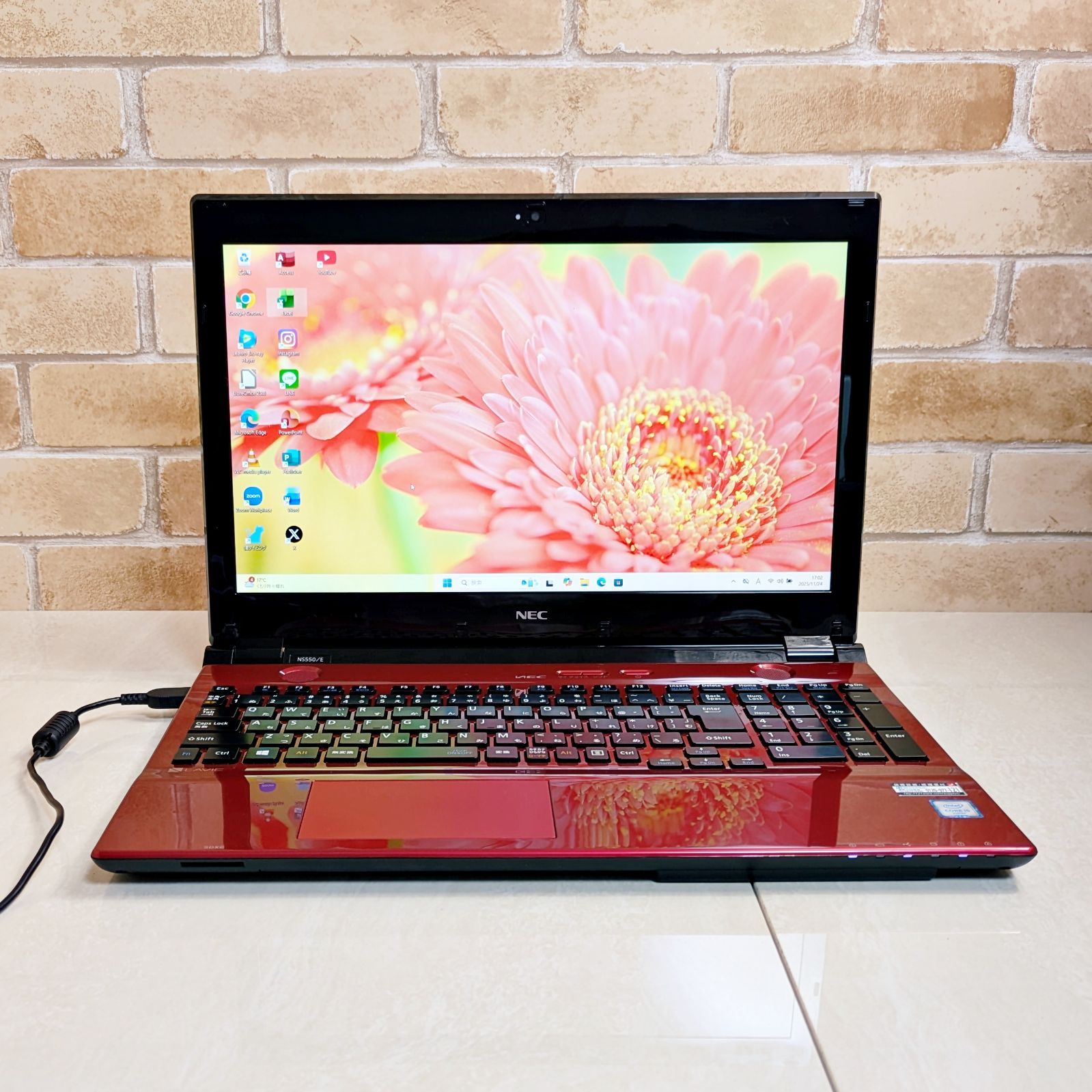 美品☆オフィス付き☆SSD/第7世代Corei3高性能/メモリ8G☆初心者OK