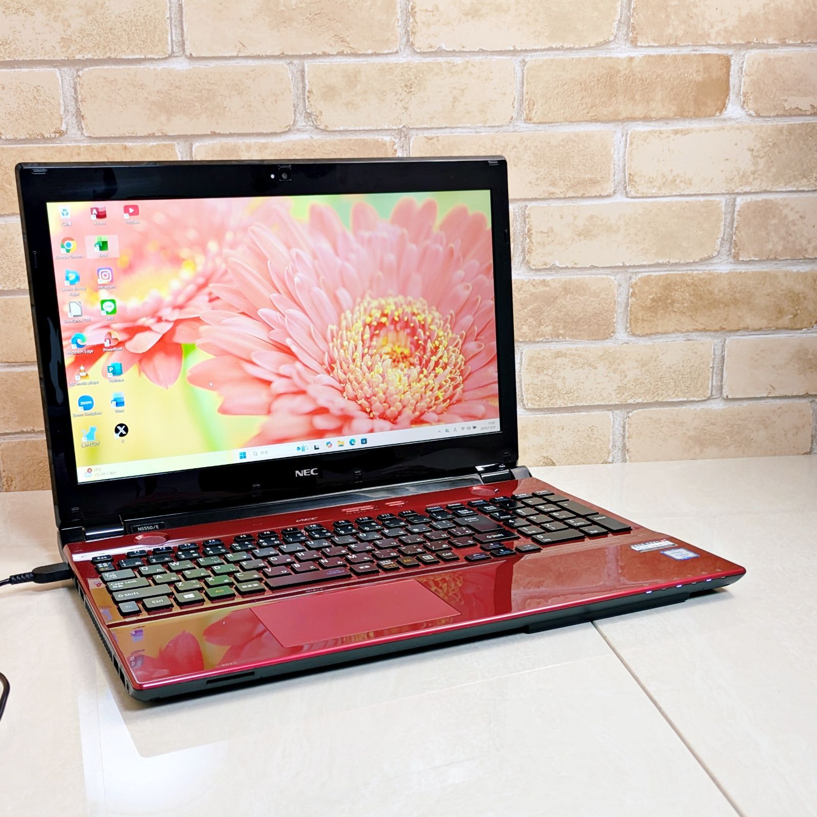 美品☆オフィス付き☆SSD/第7世代Corei3高性能/メモリ8G☆初心者OK