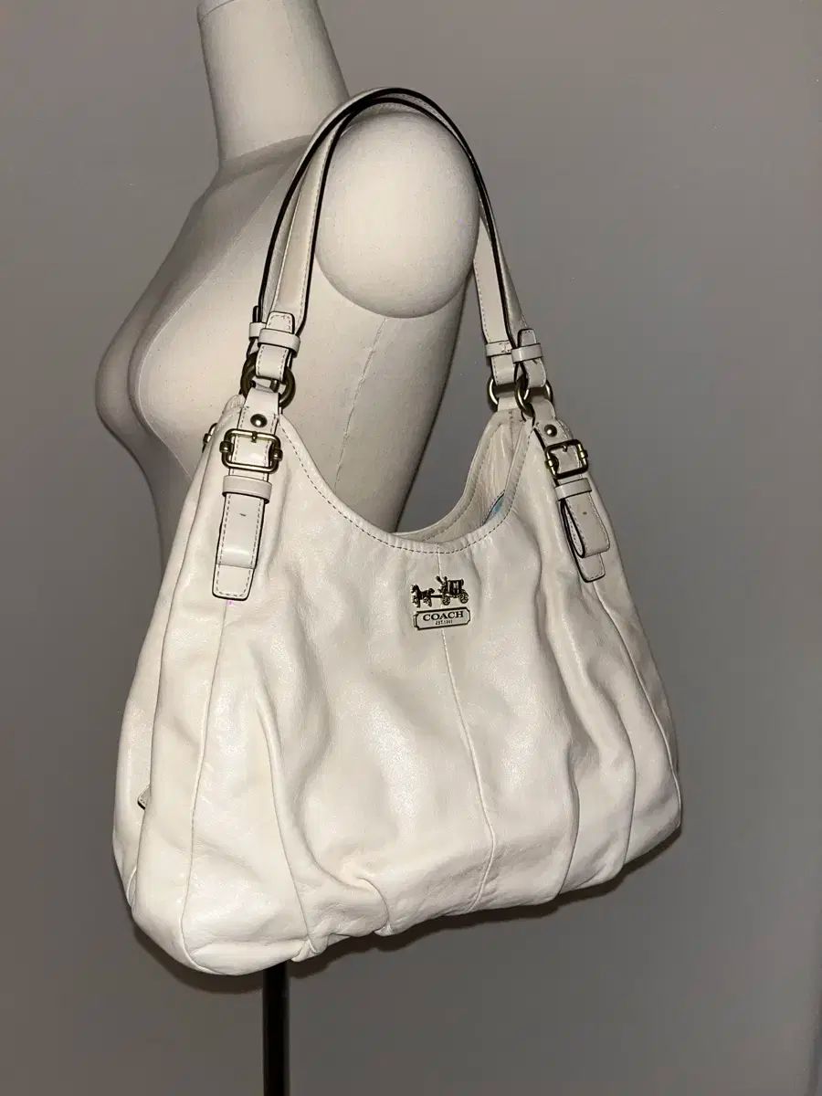 コーチ クリーミィー ショルダー バッグ