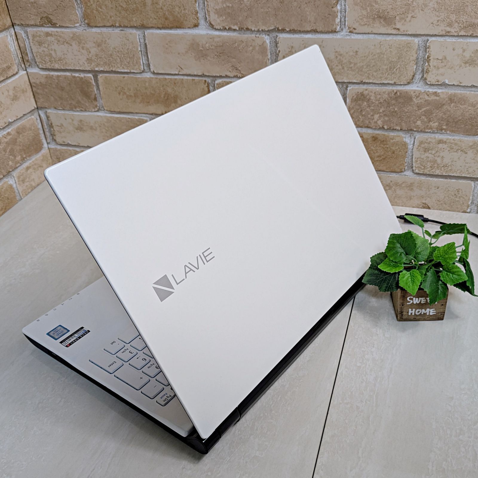 美品☆オフィス付き☆SSD/第6世代Corei3高性能/メモリ8G☆初心者OK