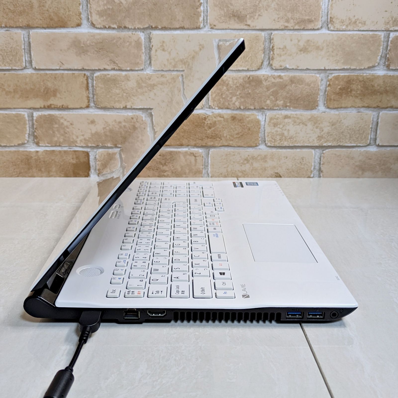 美品☆オフィス付き☆SSD/第6世代Corei3高性能/メモリ8G☆初心者OK