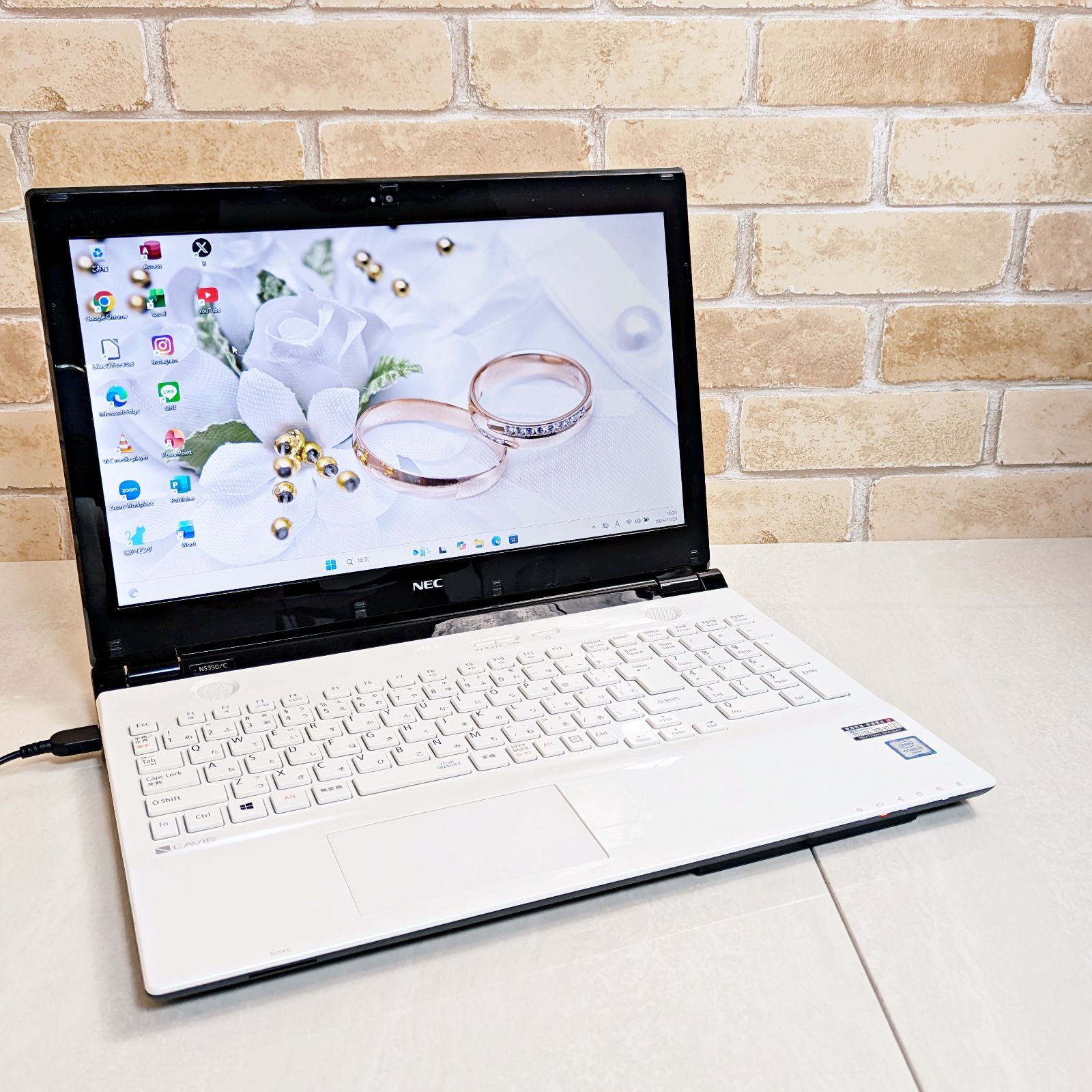 美品☆オフィス付き☆SSD/第6世代Corei3高性能/メモリ8G☆初心者OK