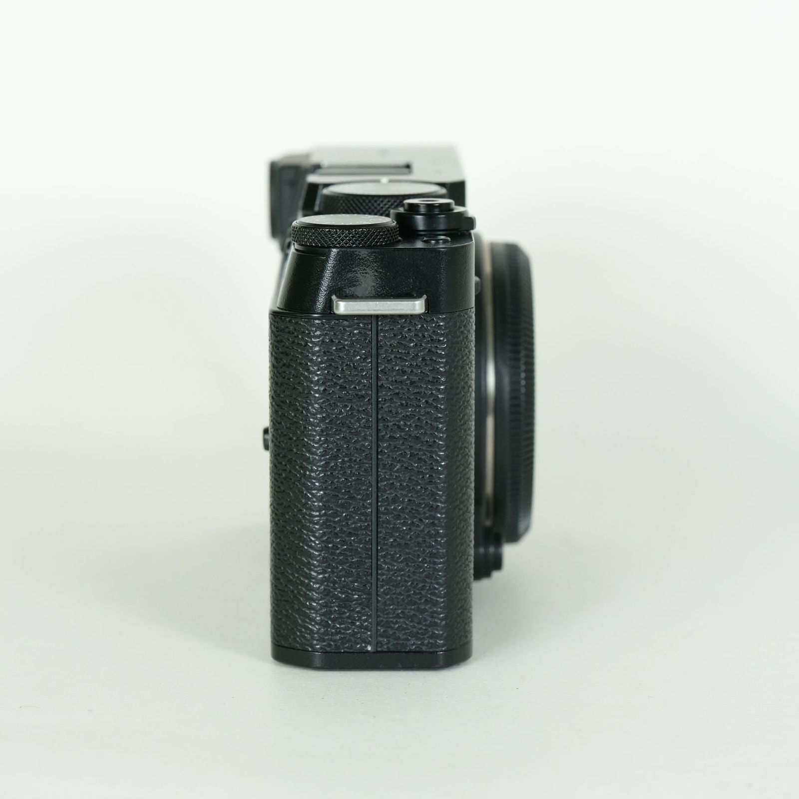 美品 | シャッター数2,050回｜サムレスト付] FUJIFILM X-E4 [ボディ