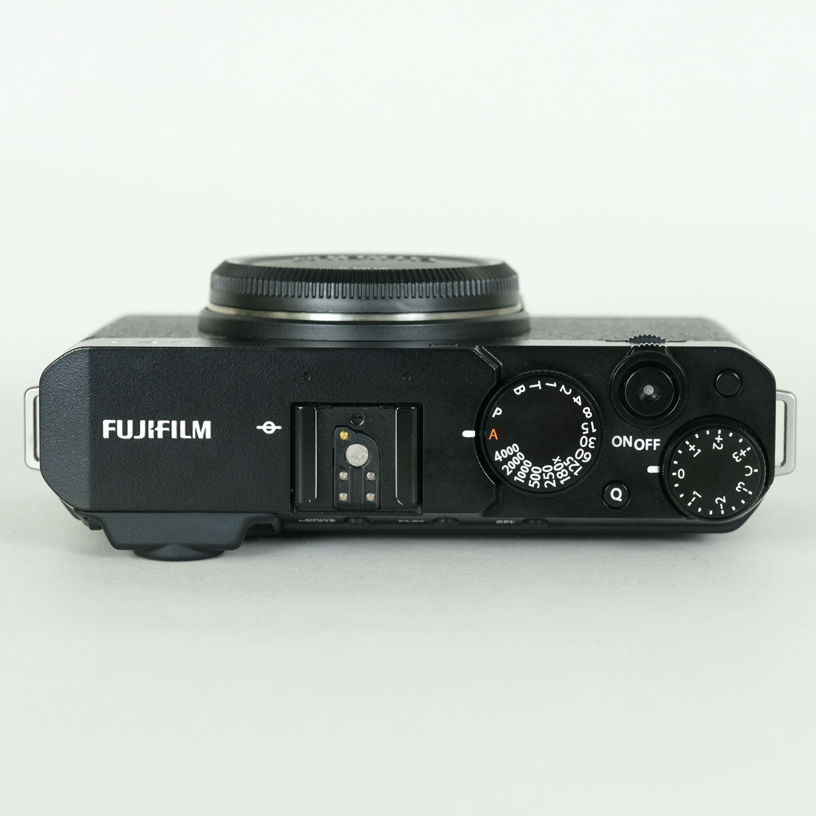 美品 | シャッター数2,050回｜サムレスト付] FUJIFILM X-E4 [ボディ