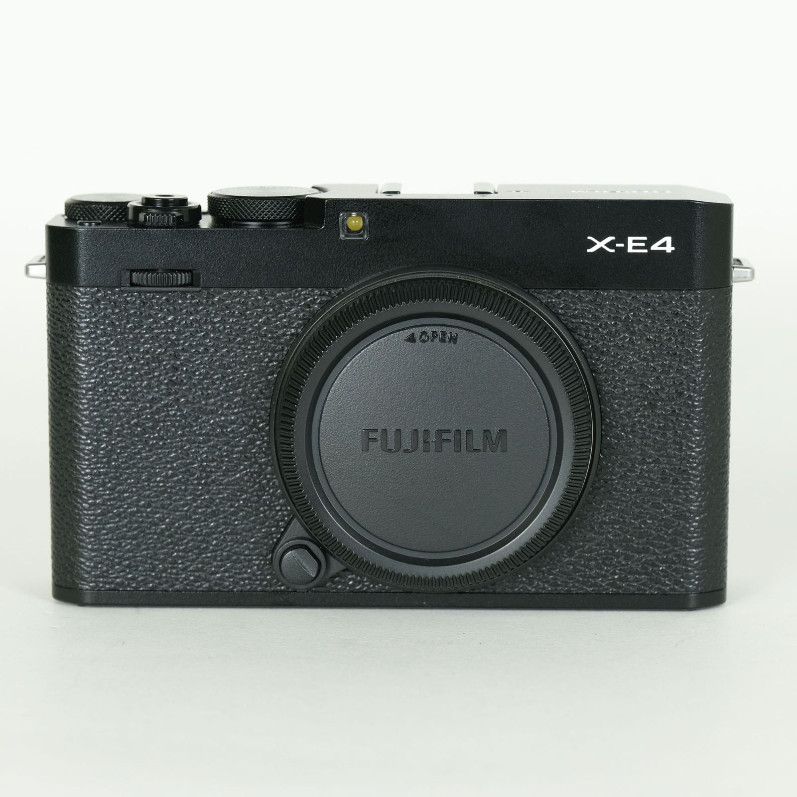 シャッター枚数157枚！　X-E4 ブラック　美品 美品 | シャッター数2,050回｜サムレスト付] FUJIFILM X-E4 [ボディ