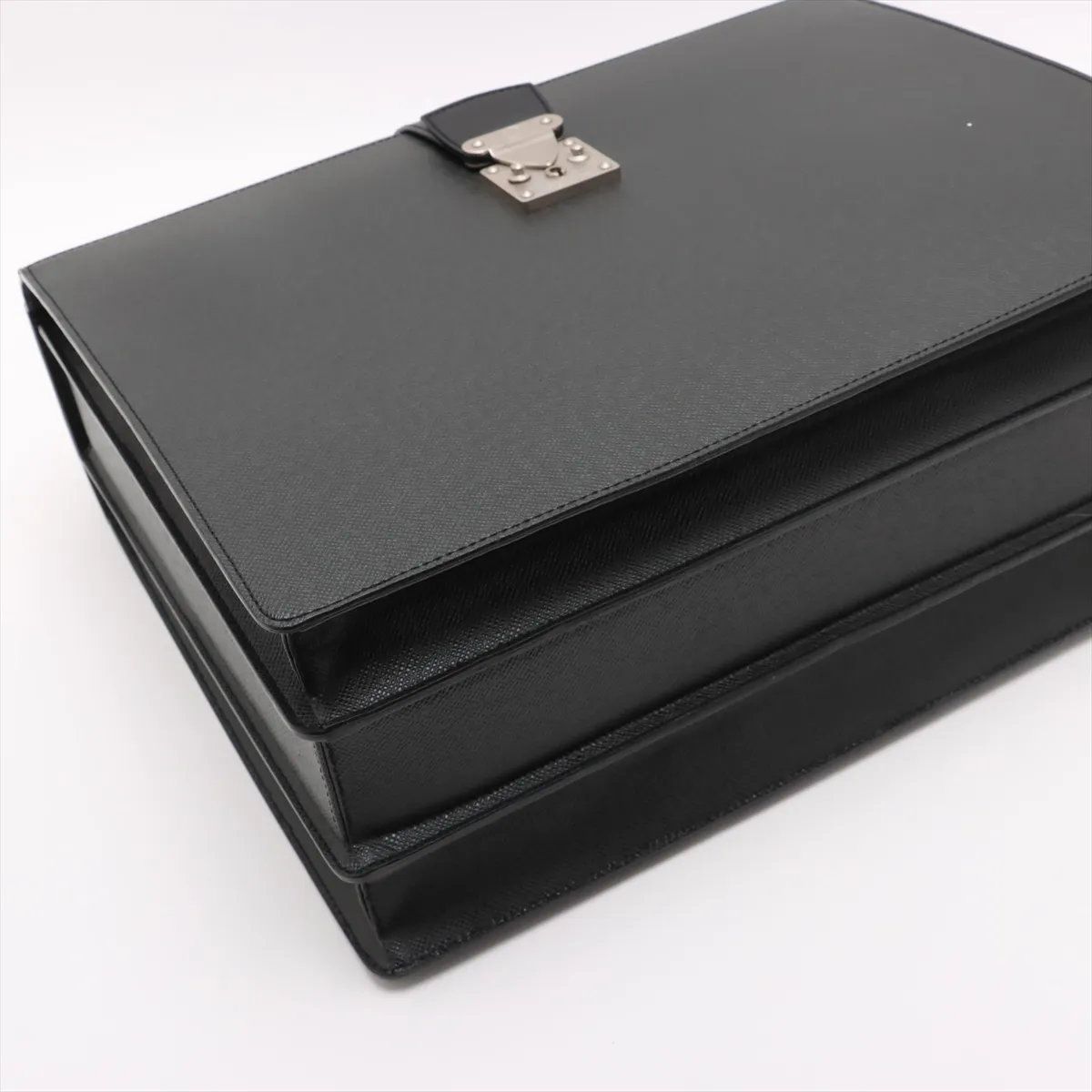 美品 ルイヴィトン タイガ ピロットケース ウラル M30022 レザー