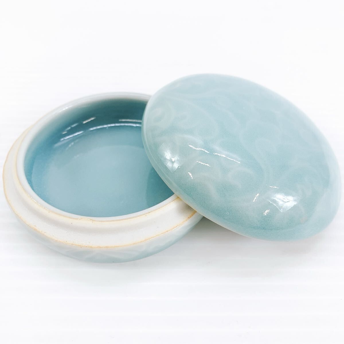 Y-498 小笠原長春 作品 鍋島青磁 青合 香合 茶道具 天然素材 上質青磁