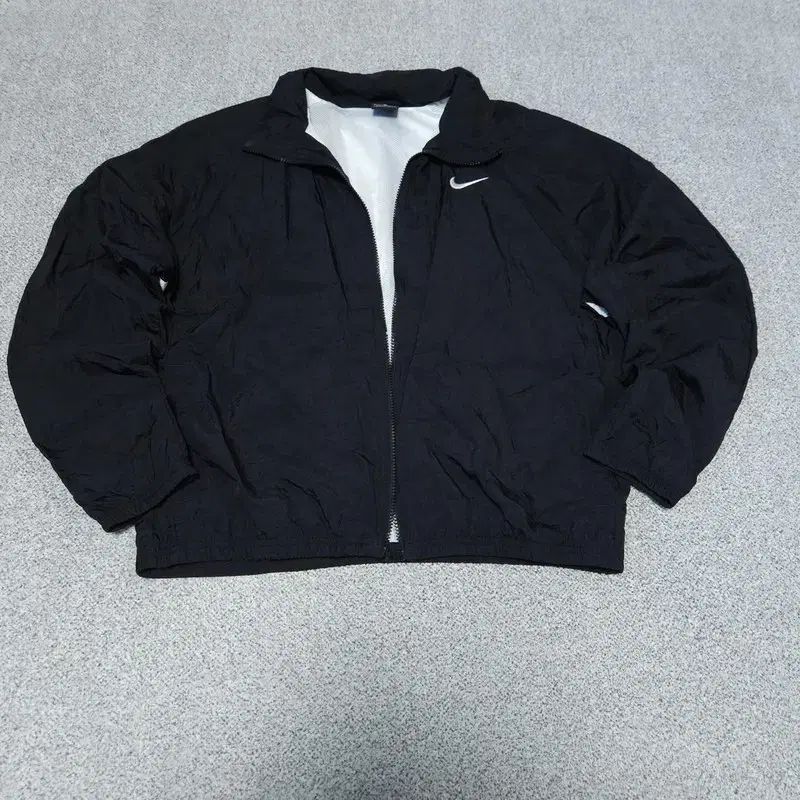 ビンテージNike 黒 ウィンドブレーカー M NIKE ナイキ ウィンドブレーカー ジャケット - メルカリ