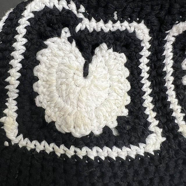 【中古】BASICKS ベイシックス 24AW Heart Crochet Bucket Hat ハート クロシェ ニット バケット ハット黒 白▲251124 BASICKS ベイシックス 24AW Heart Crochet Bucket Hat ハート クロシェ