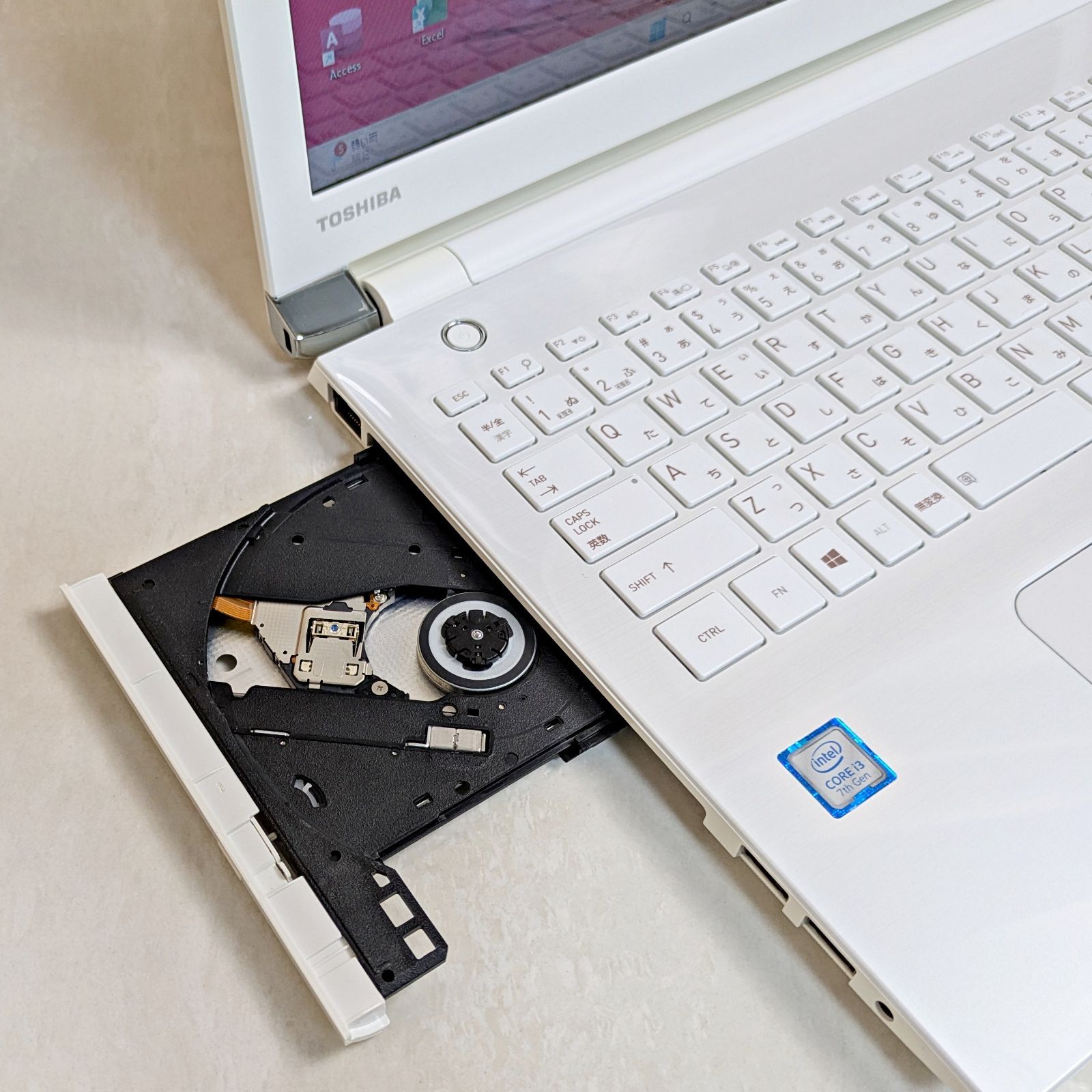 美品☆オフィス付き☆新品SSD/第7世代Corei3高性能/メモリ8G☆初心者OK