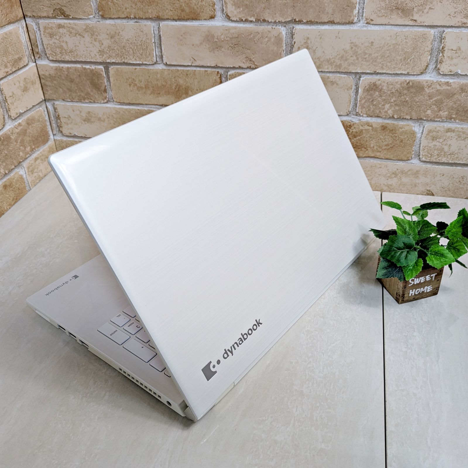 美品☆オフィス付き☆新品SSD/第7世代Corei3高性能/メモリ8G☆初心者OK