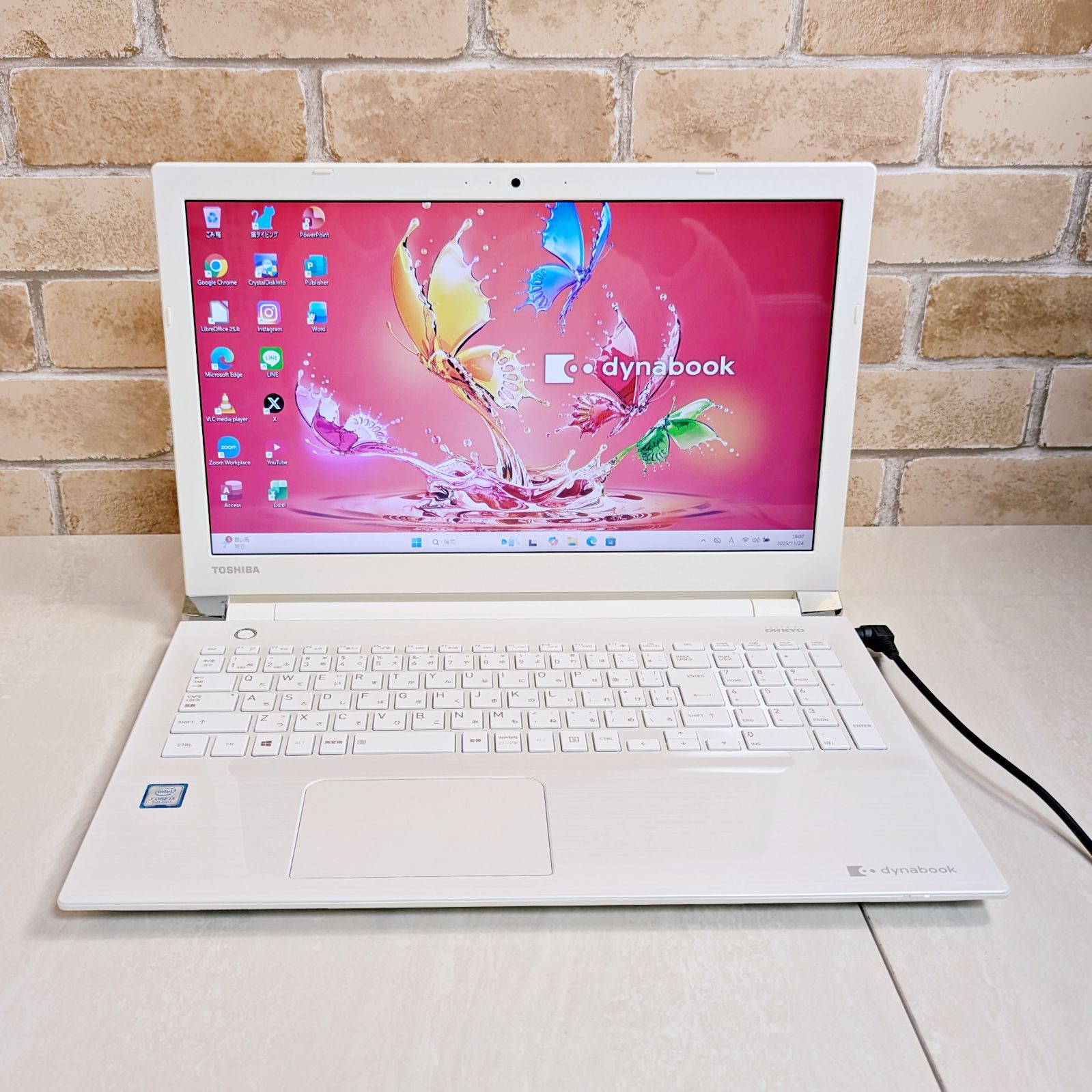 美品☆オフィス付き☆新品SSD/第7世代Corei3高性能/メモリ8G☆初心者OK