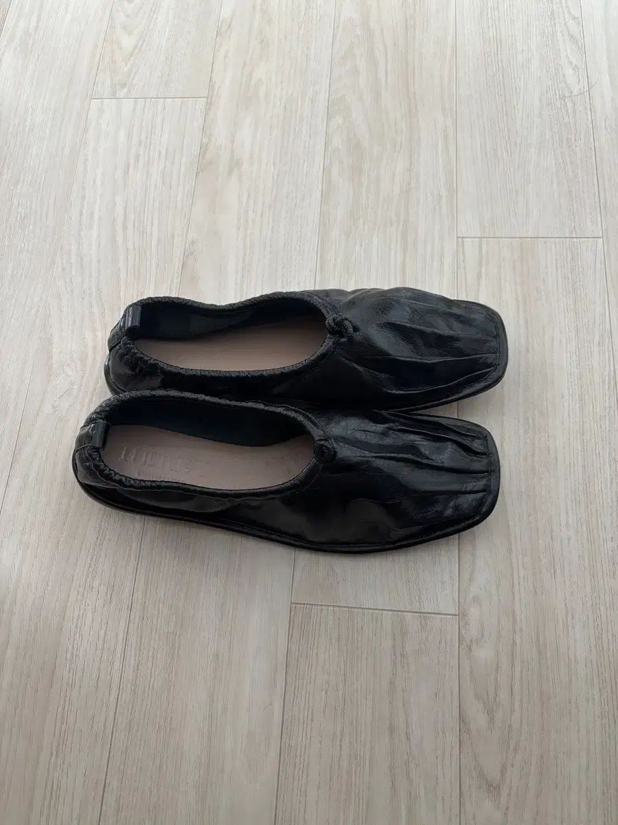  ヘレウ ブラック フラット フラットシューズ バレエシューズ パンプス