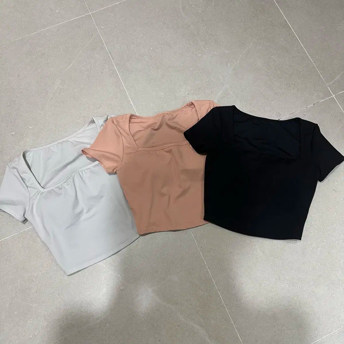 XEXYMIX スタシ クロップドトップス 付きキャップ (白u0026杏)