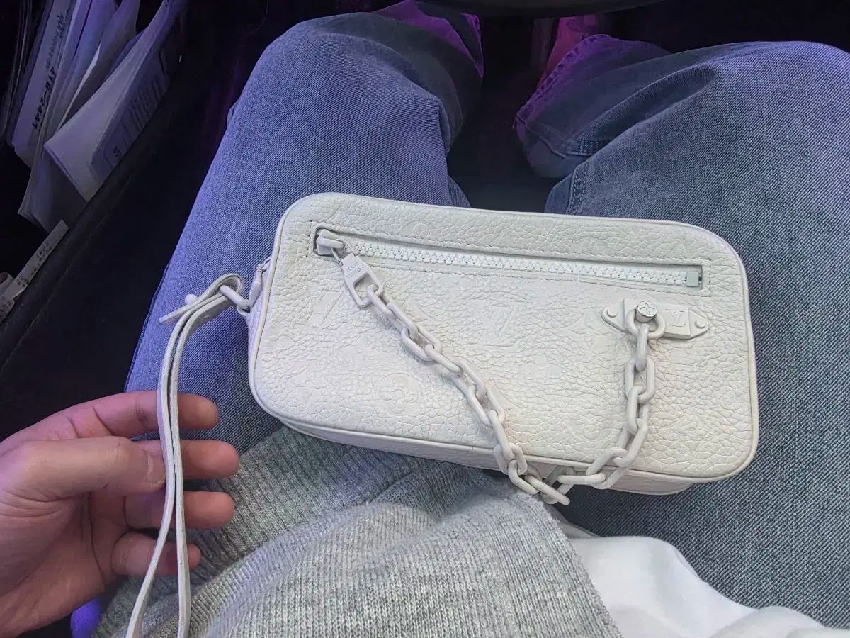 ルイヴィトン モデル ルー ガ ボール 白