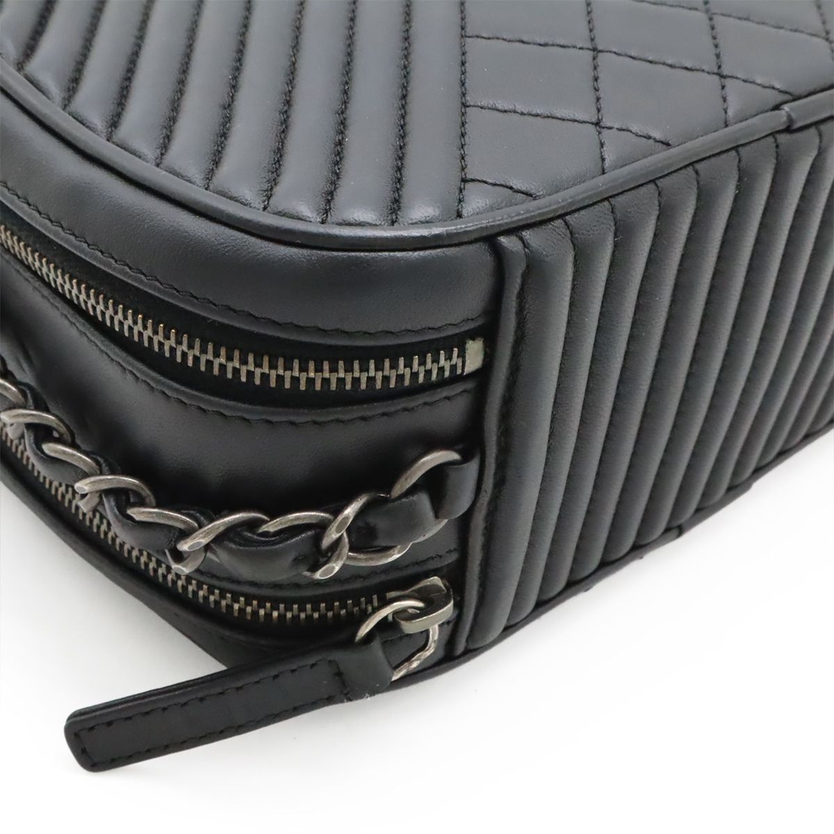 【美品】CHANELシャネル黒ボディバッグ ポーチ マトラッセ新品ショルダー CHANEL シャネル ココボーイ マトラッセ チェーンショルダー