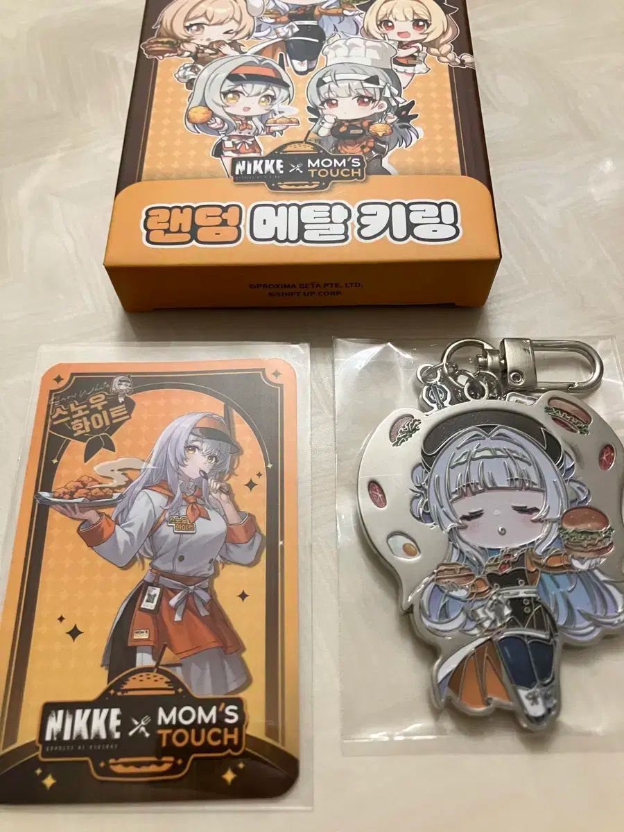 勝利の女神：NIKKE(ニケ)X맘스터치 メタル キーホルダー - メルカリ