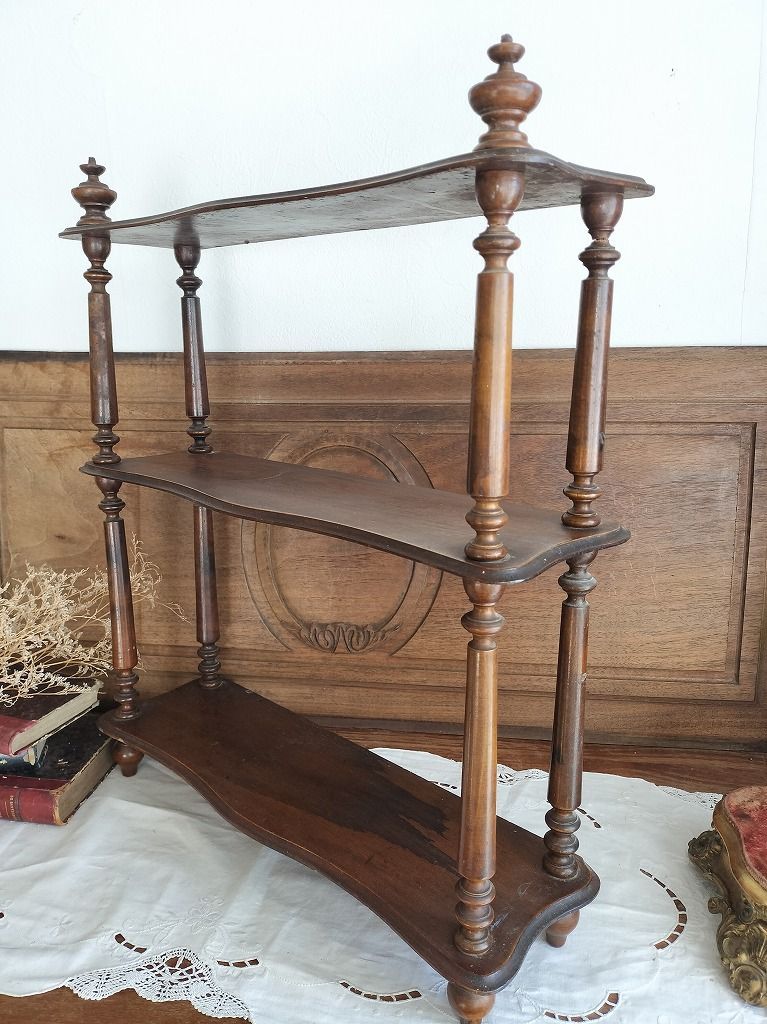 フランス アンティーク 装飾付き ディスプレイ 木製 シェルフ 3段