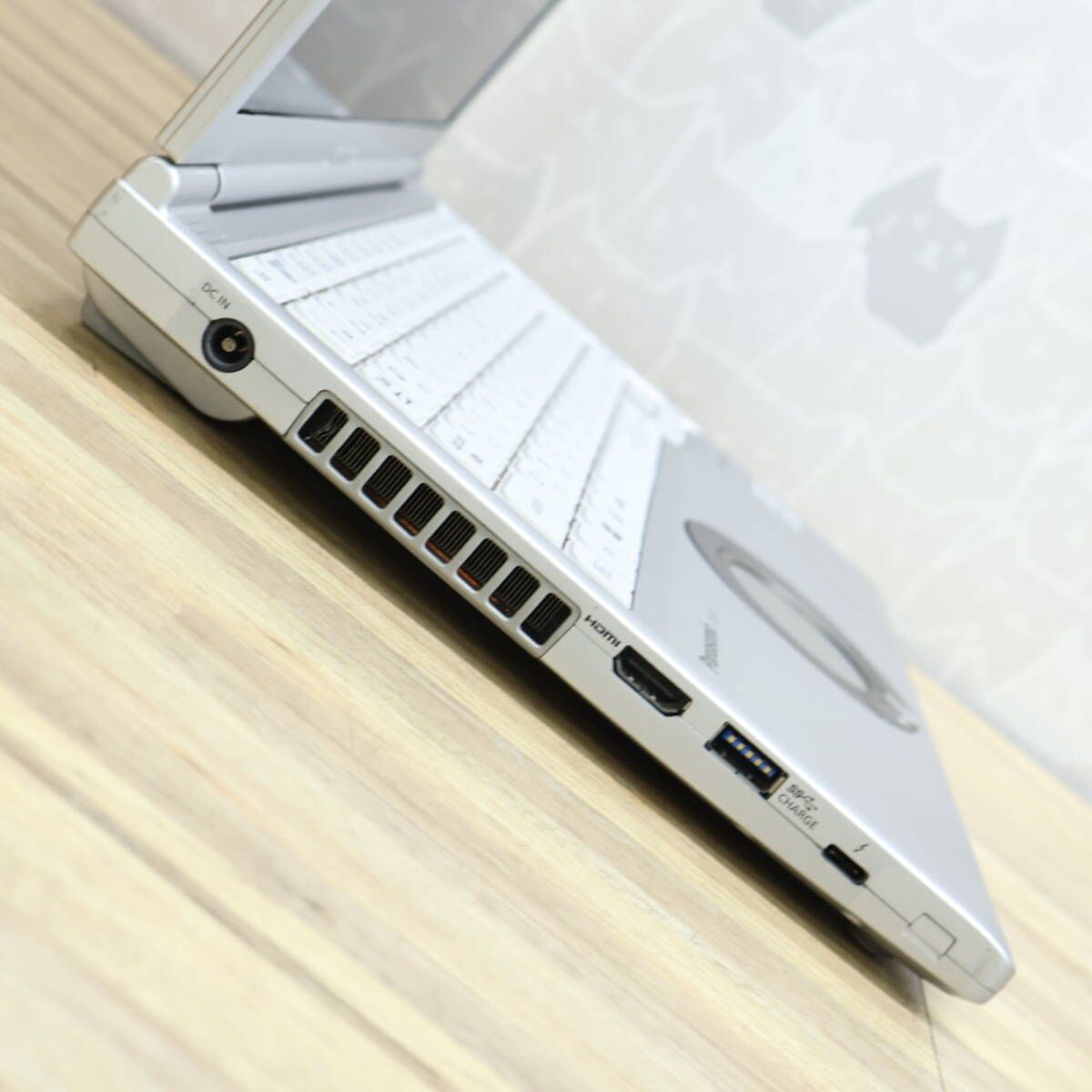 ☆美品 高性能10世代4コアi5！M.2 NVMeSSD256GB メモリ16GB☆CF-SV9