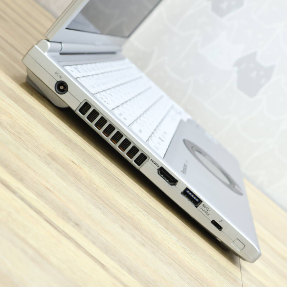 ☆美品 高性能10世代4コアi5！M.2 NVMeSSD256GB メモリ16GB☆CF-SV9