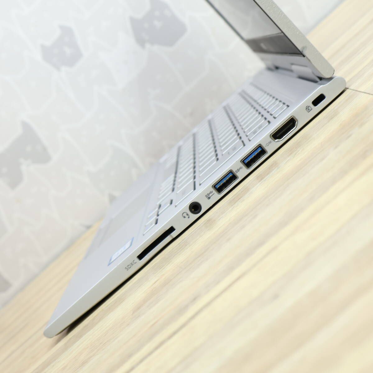 ☆美品 高性能8世代4コアi5！SSD256GB メモリ8GB☆VKT16G-4