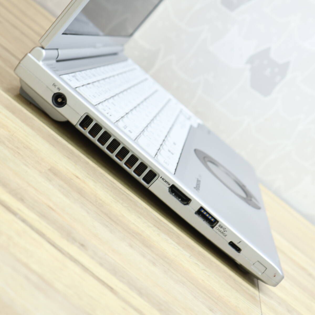 ☆美品 高性能10世代4コアi5！M.2 NVMeSSD256GB メモリ16GB☆CF-SV9