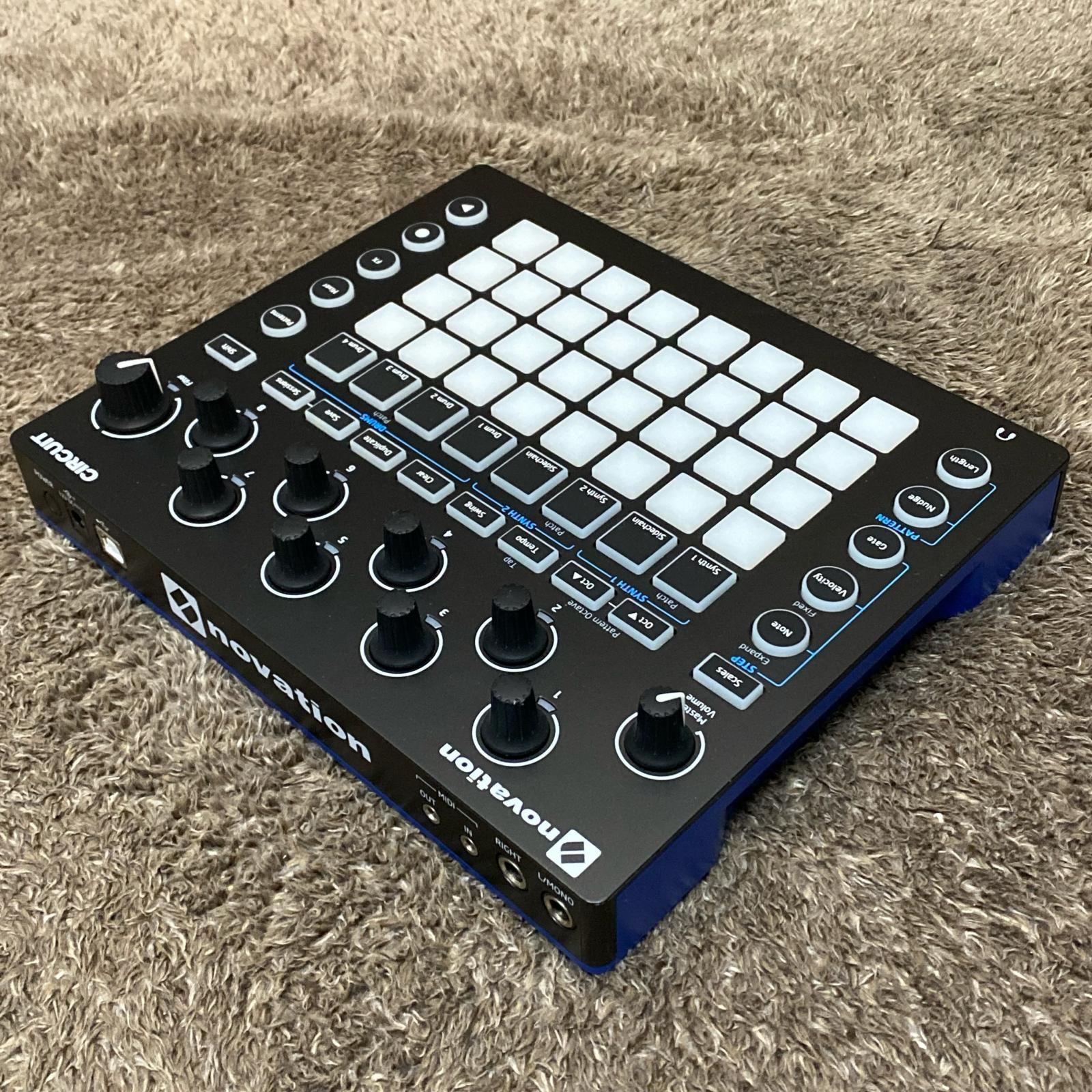 NOVATION Circuit Tracks グルーブボックス 中古 NOVATION ( ノベーション ) Circuit Tracks グルーブボックス 送料無料