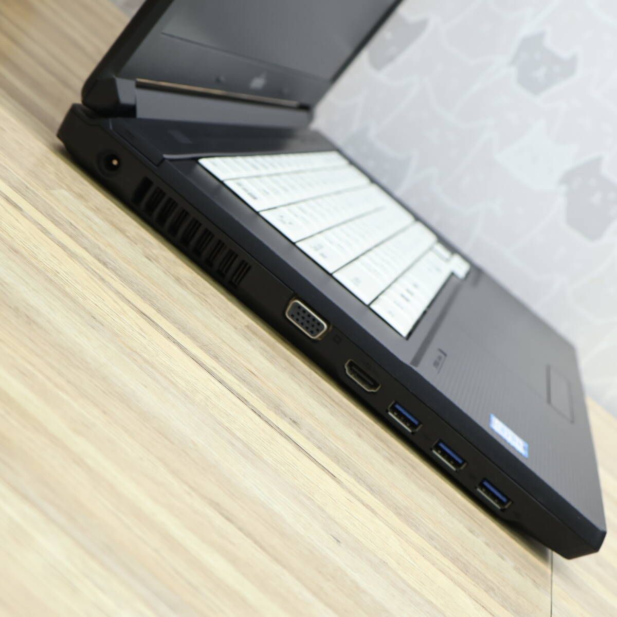 ☆マウス付属☆美品 高性能6世代i3！SSD256GB メモリ8GB☆A576/P Core