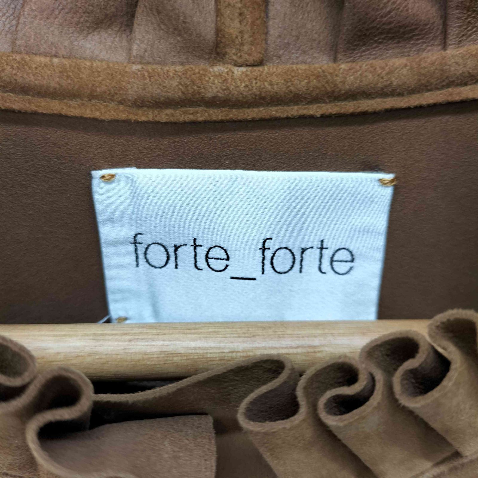 フォルテフォルテ forte forte フリルカラー リアルスエード レザー