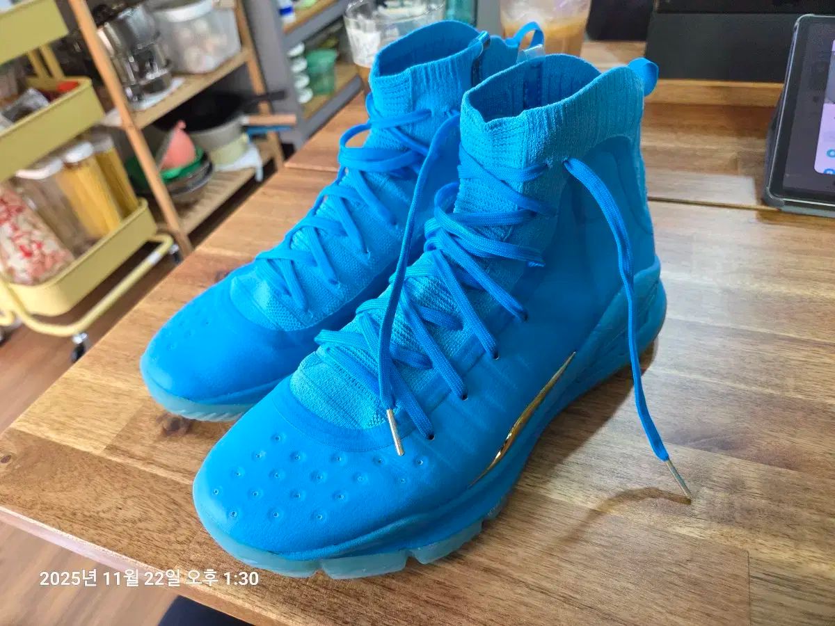 アンダーアーマー カリー4 レトロ 275 mm us 9 5