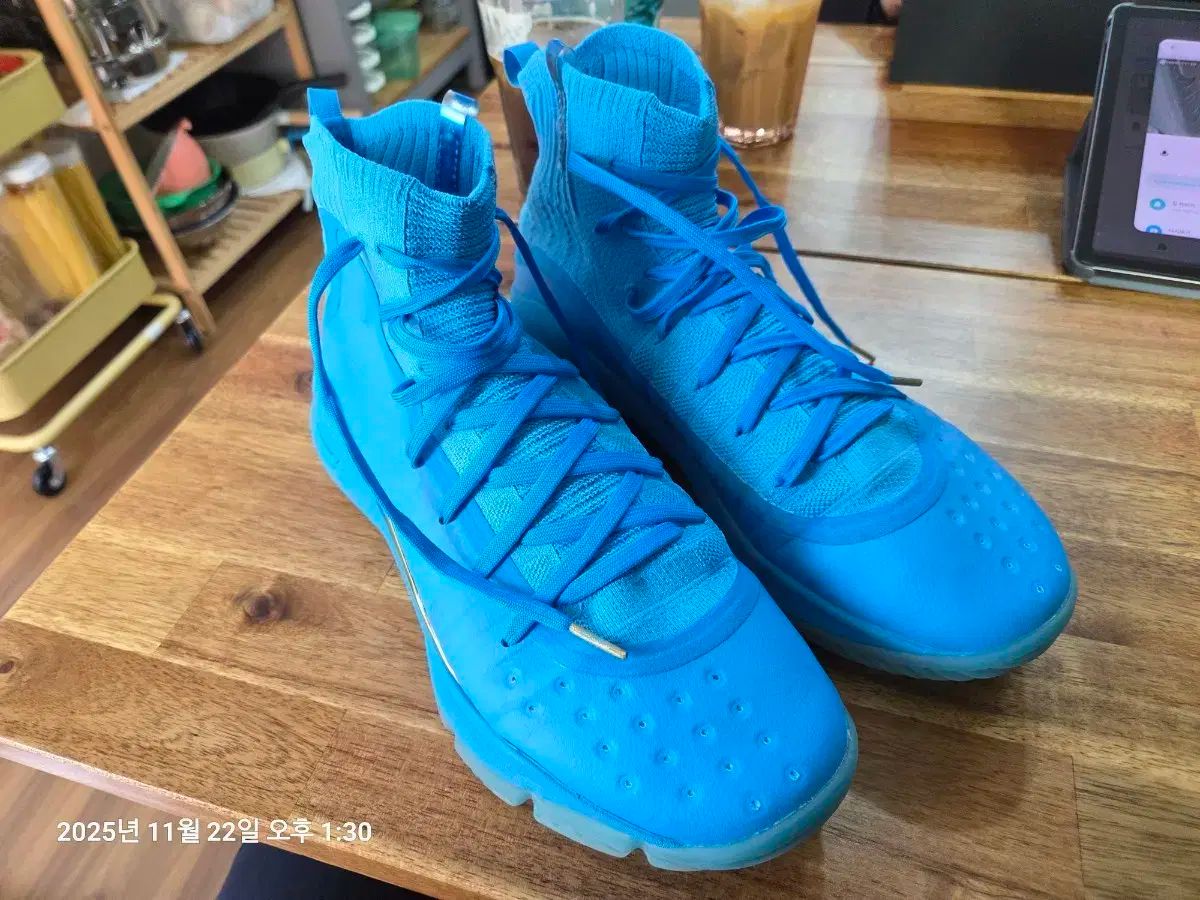 アンダーアーマー カリー4 レトロ 275 mm us 9 5