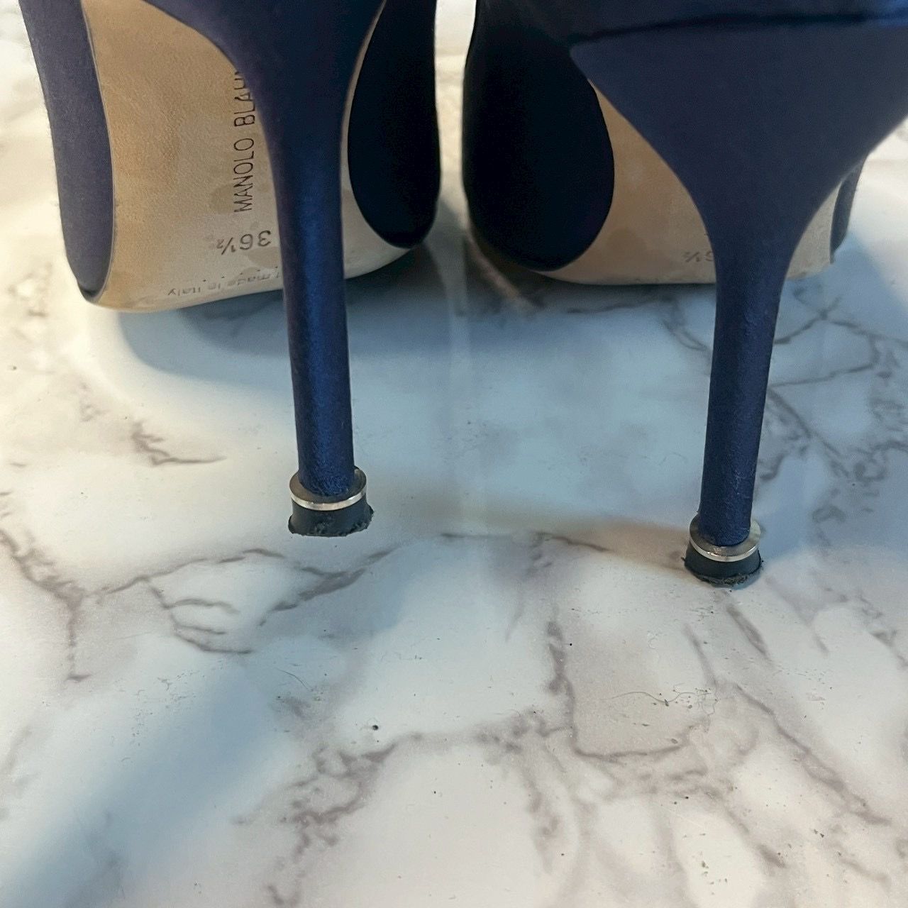 MANOLO BLAHNIK マノロブラニク ハンギシ サテンパンプス 36.5 マノロ 