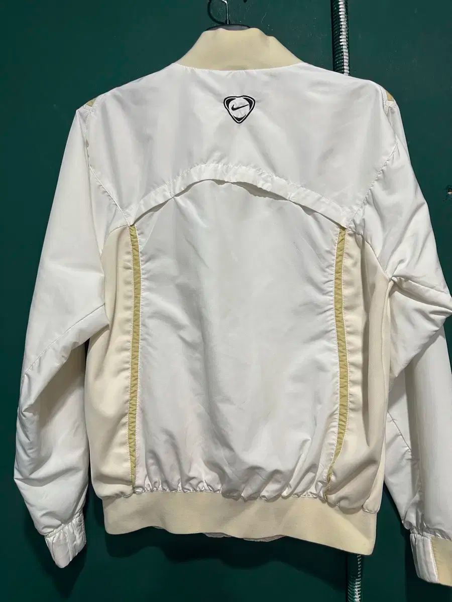 ナイキ マンチェスター・ユナイテッドFC 白 ウィンドブレーカー