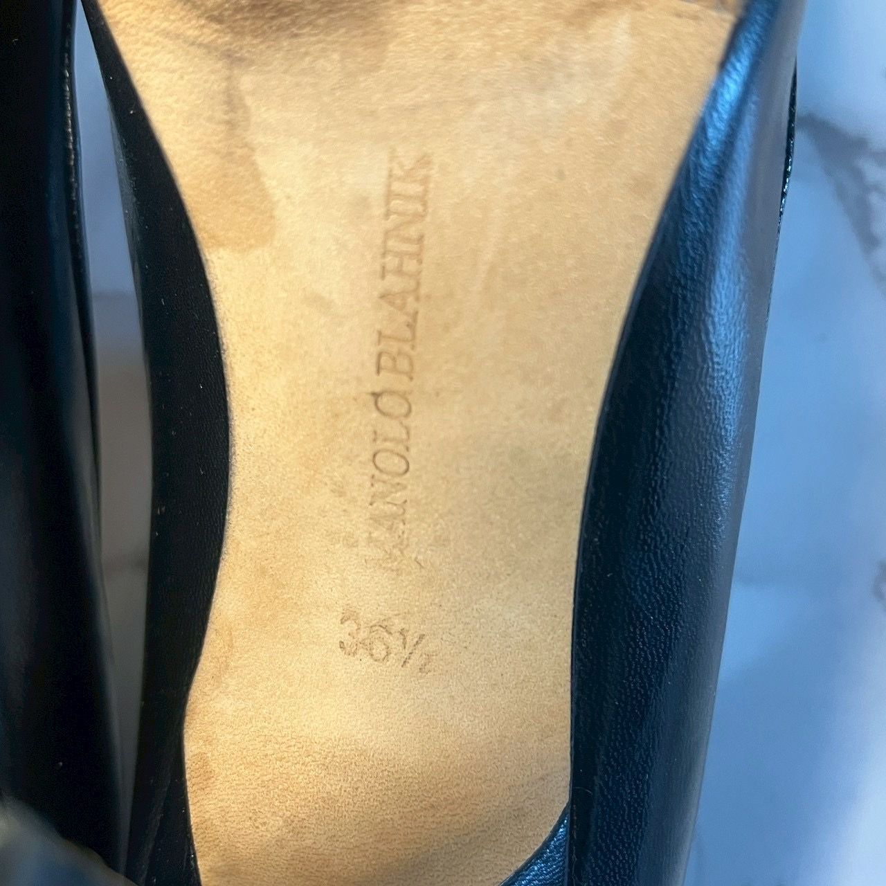 【美品】マノロブラニク レザー　パンプス　ポインテッドトゥ　24.5 マノロブラニク MANOLO BLAHNIK ブラック レザーパンプス 36.5 10cm