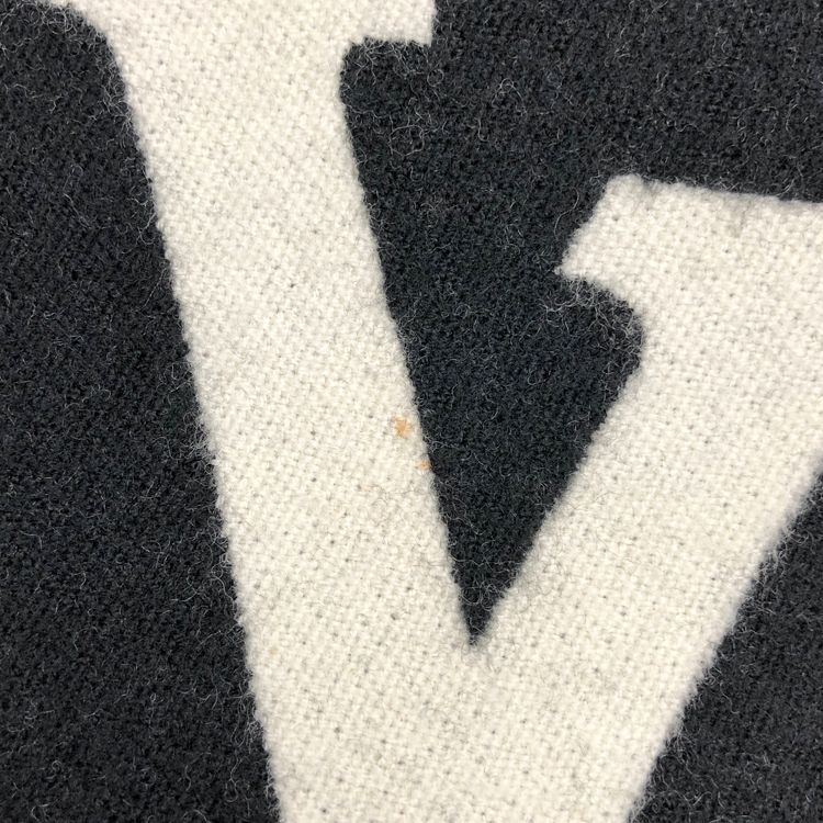 【LOUIS VUITTON】フライトモード マフラー　マイユ LV メダリオン ルイ·ヴィトン】「フライト·モード」コレクションより新作マフラーと