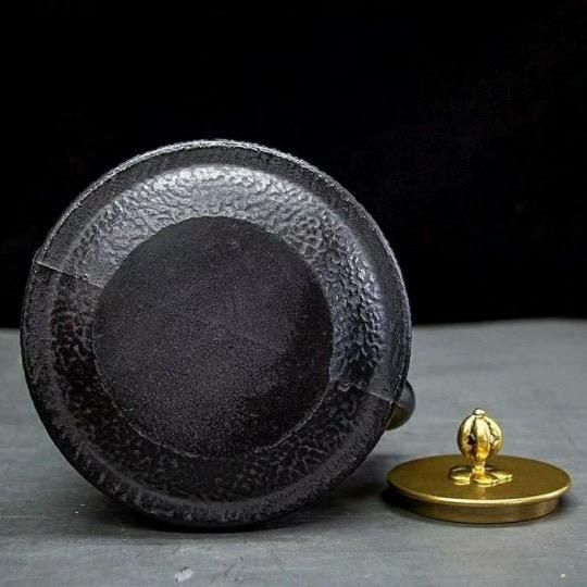 やかんを沸かす 提梁鉄瓶