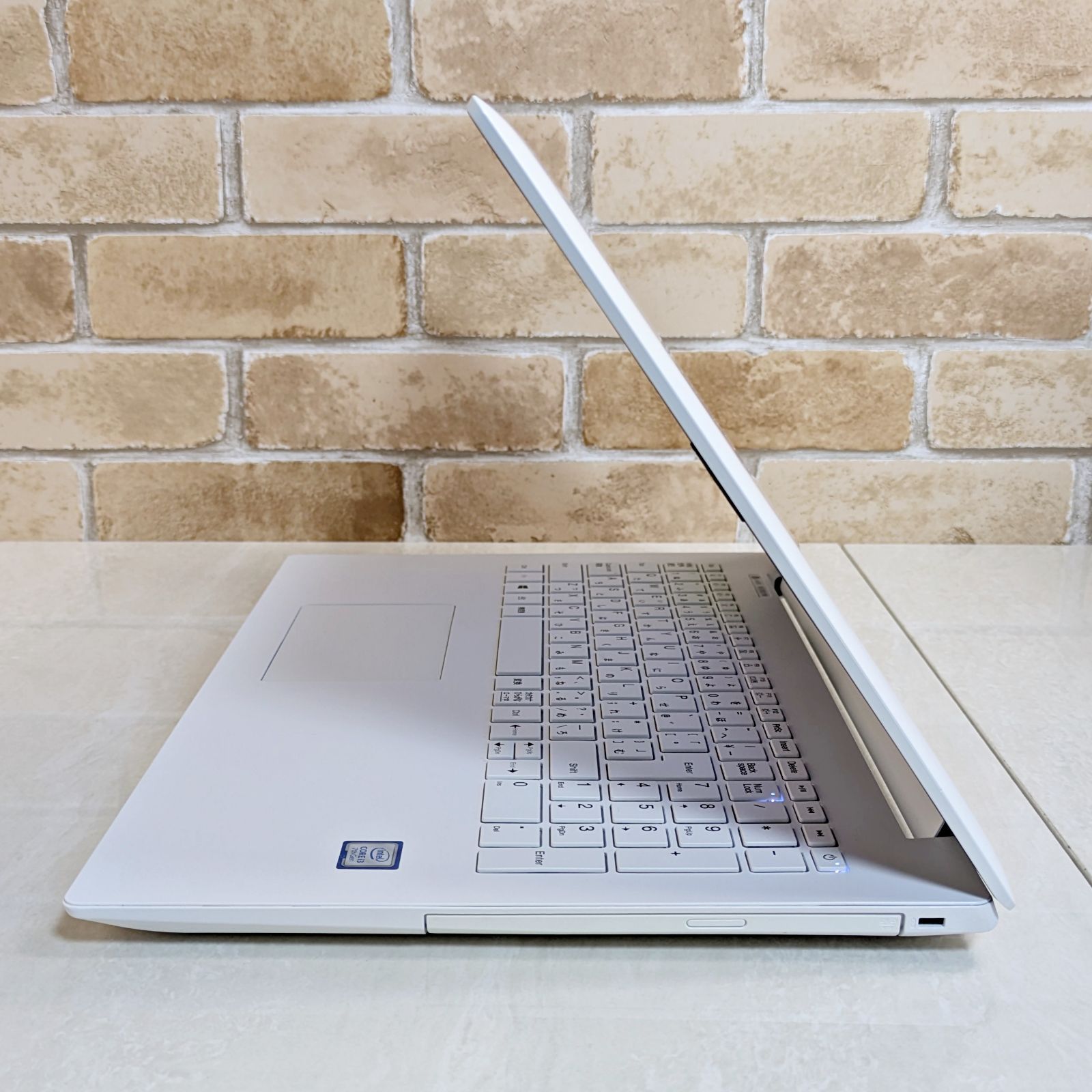 FMVWC2F1B/Win11/8GB/i3/Office有/SSD/BD視聴可 ☆超美品 高性能10世代i3！M.2 NVMeSSD256GB メモリ8GB☆BJ65/