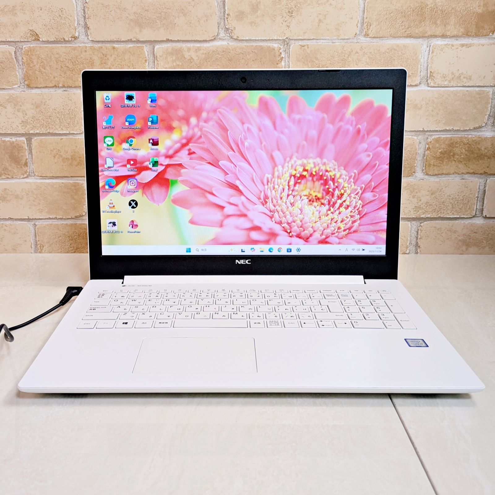 2019年モデル！オフィス付き Office2021☆SSD☆高性能i3第七世代