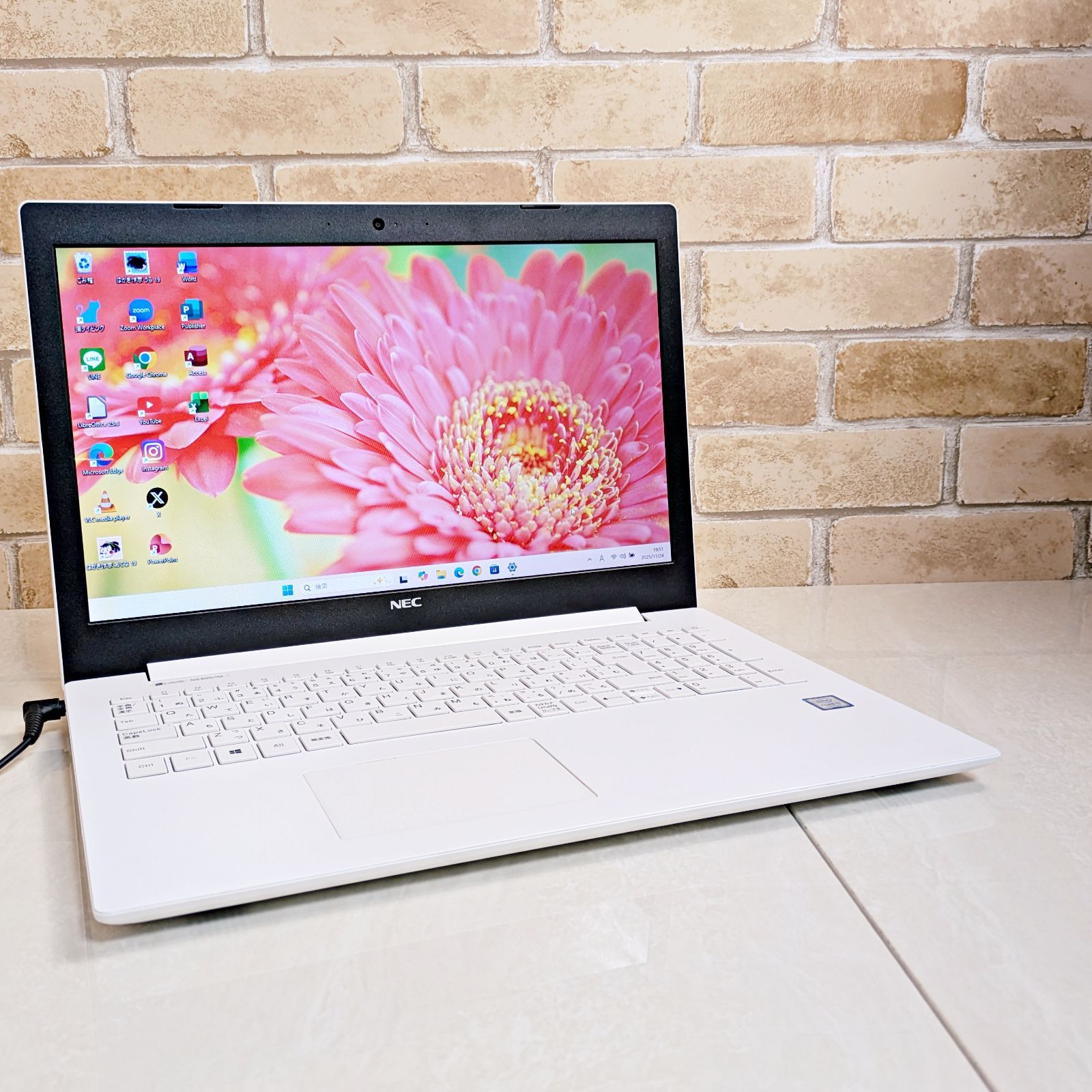 2019年モデル！オフィス付き Office2021☆SSD☆高性能i3第七世代