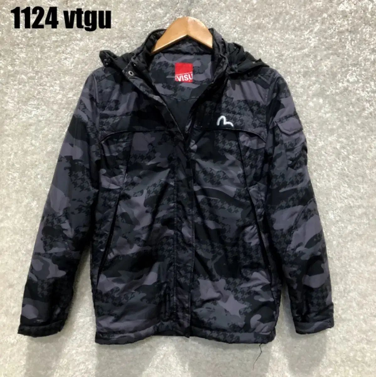 evisu カモフラ ジャケット EVISU EVISU（ジャケット⁄アウター）のフリマアイテム一覧 エヴィス