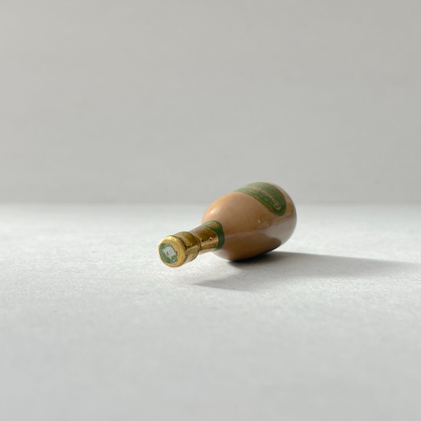 フェーヴ お酒のボトル フランス フェーブ ミニチュア陶器 m-1003