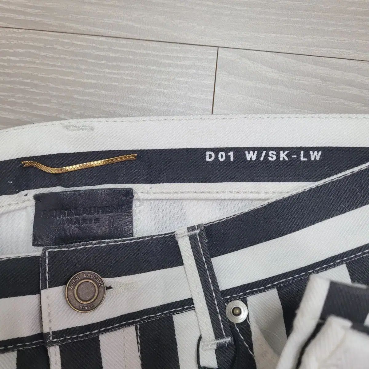 Saint Laurent サンローラン ブラック 白 ストライプ ズボン