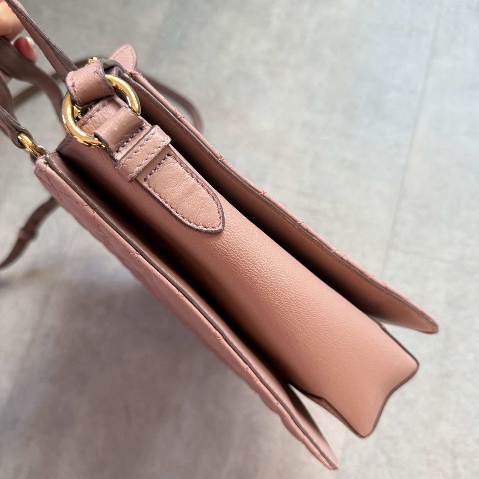 SalvatoreFerragamo サルヴァトーレフェラガモ トレーシー