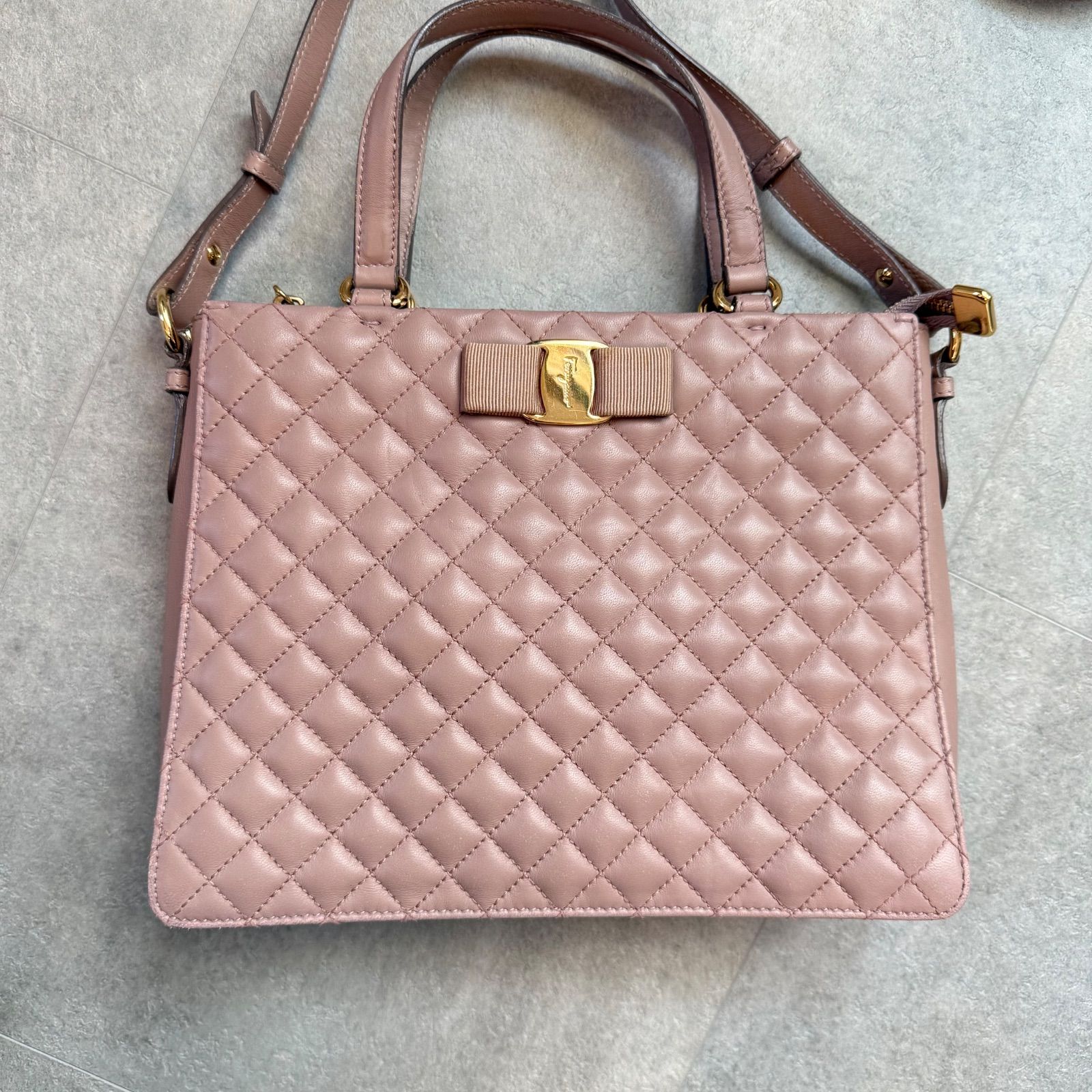 SalvatoreFerragamo サルヴァトーレフェラガモ トレーシー