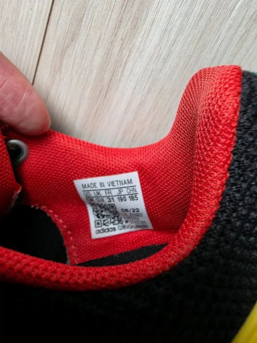 コラボ スニーカー