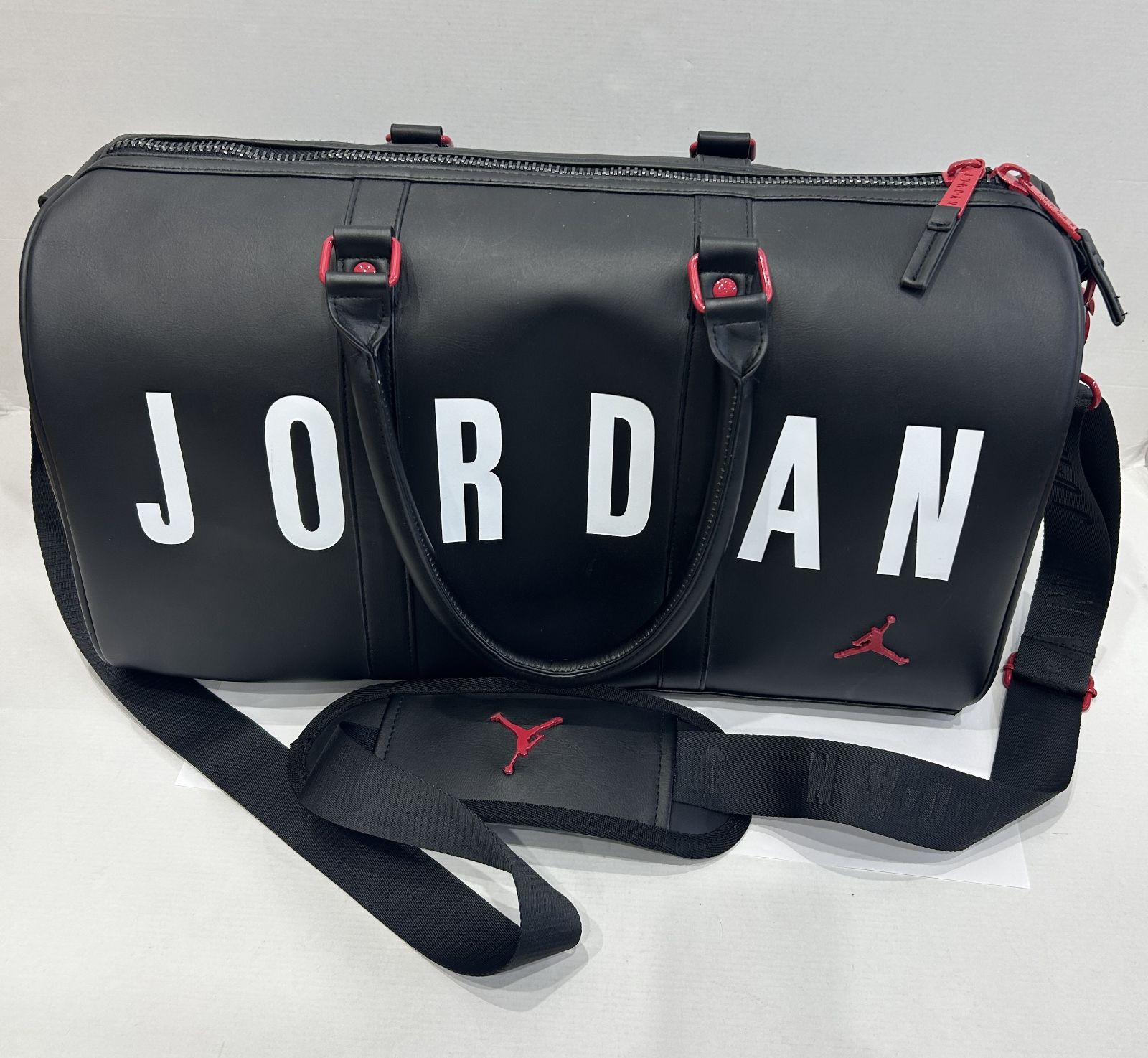 中古 NIKE JORDN ボストン バッグ 25L 高さ約26㎝ 幅約46㎝ ジッパー