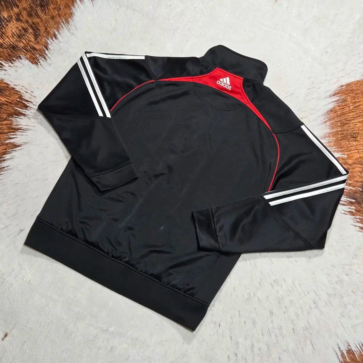 アディダス レッド LINE ブラック ジャージ - メルカリ