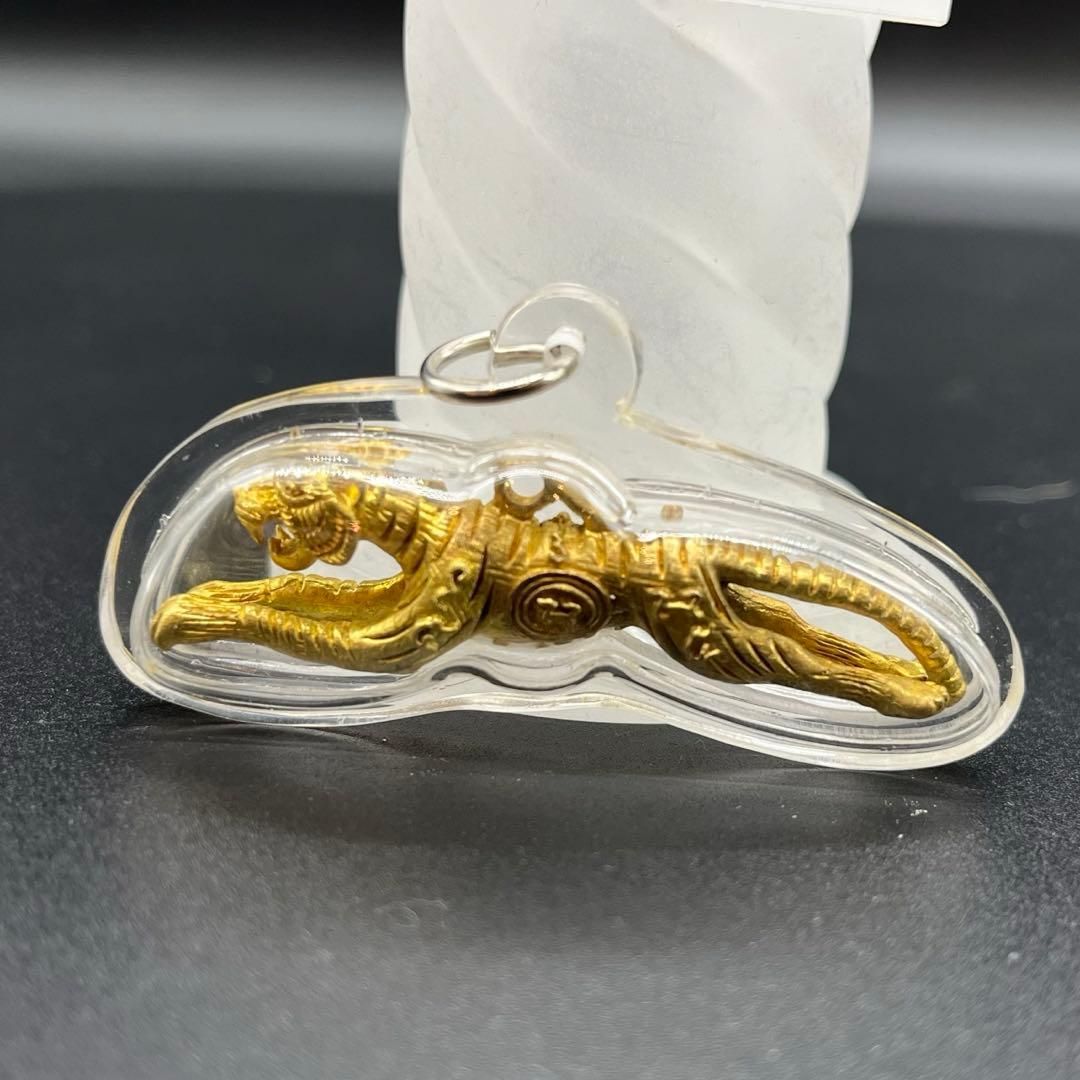 プラクルアン ゴールド タイガー フライング 虎 飛ぶ虎 お守り 守護