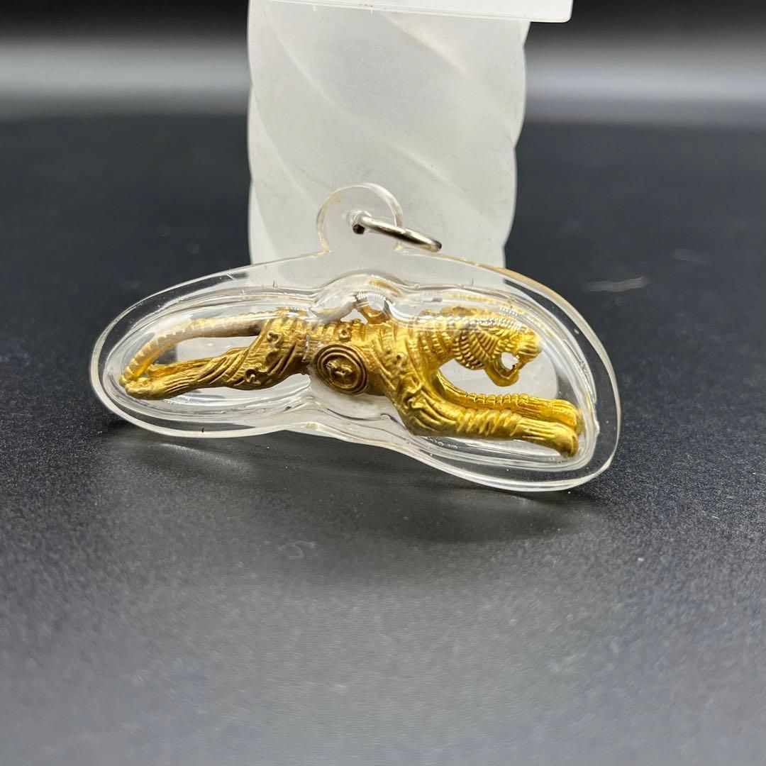 プラクルアン ゴールド タイガー フライング 虎 飛ぶ虎 お守り 守護