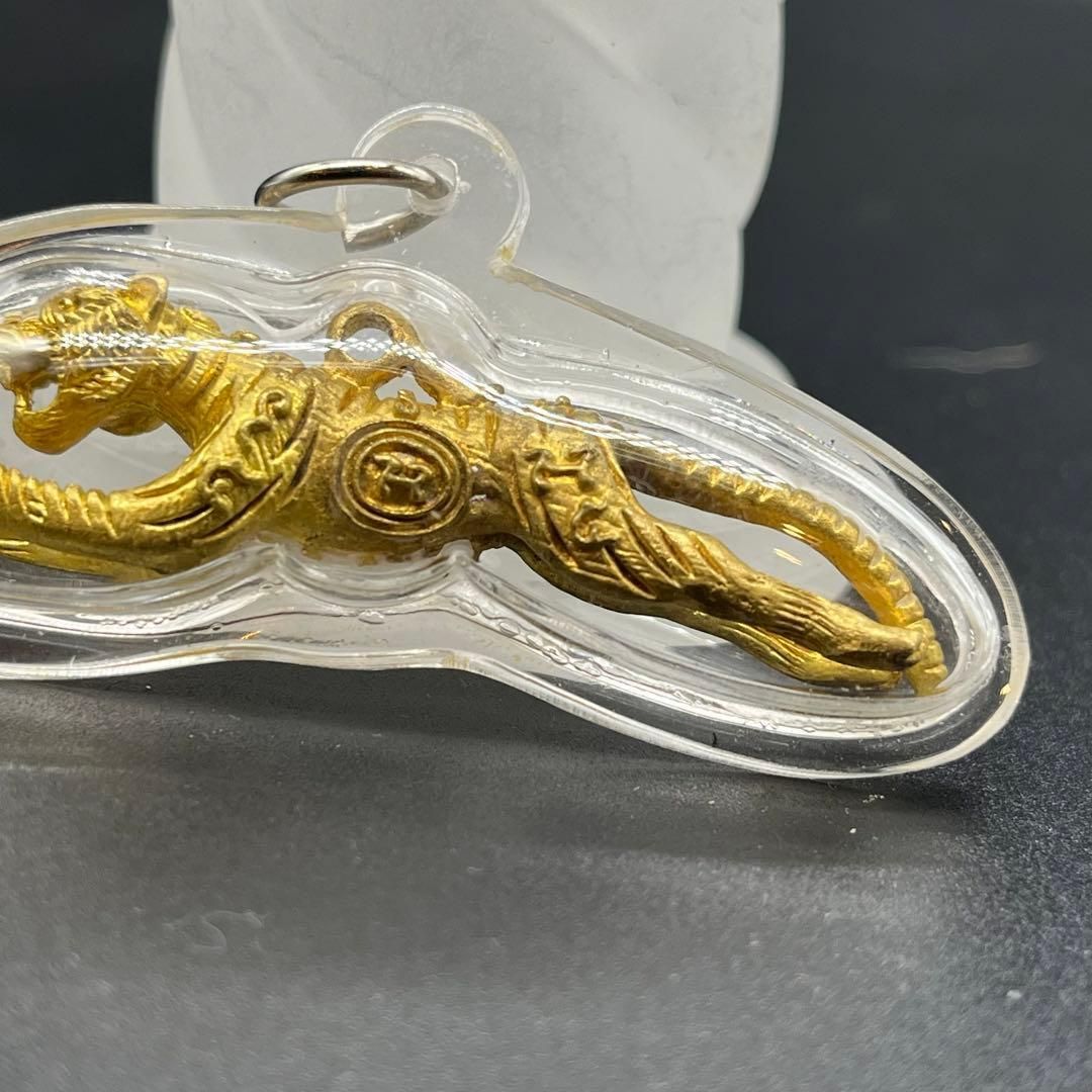 プラクルアン ゴールド タイガー フライング 虎 飛ぶ虎 お守り 守護